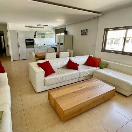 Beautiful 2-Bedroom Condo In The Heart Of Tel Aviv Bagian luar foto