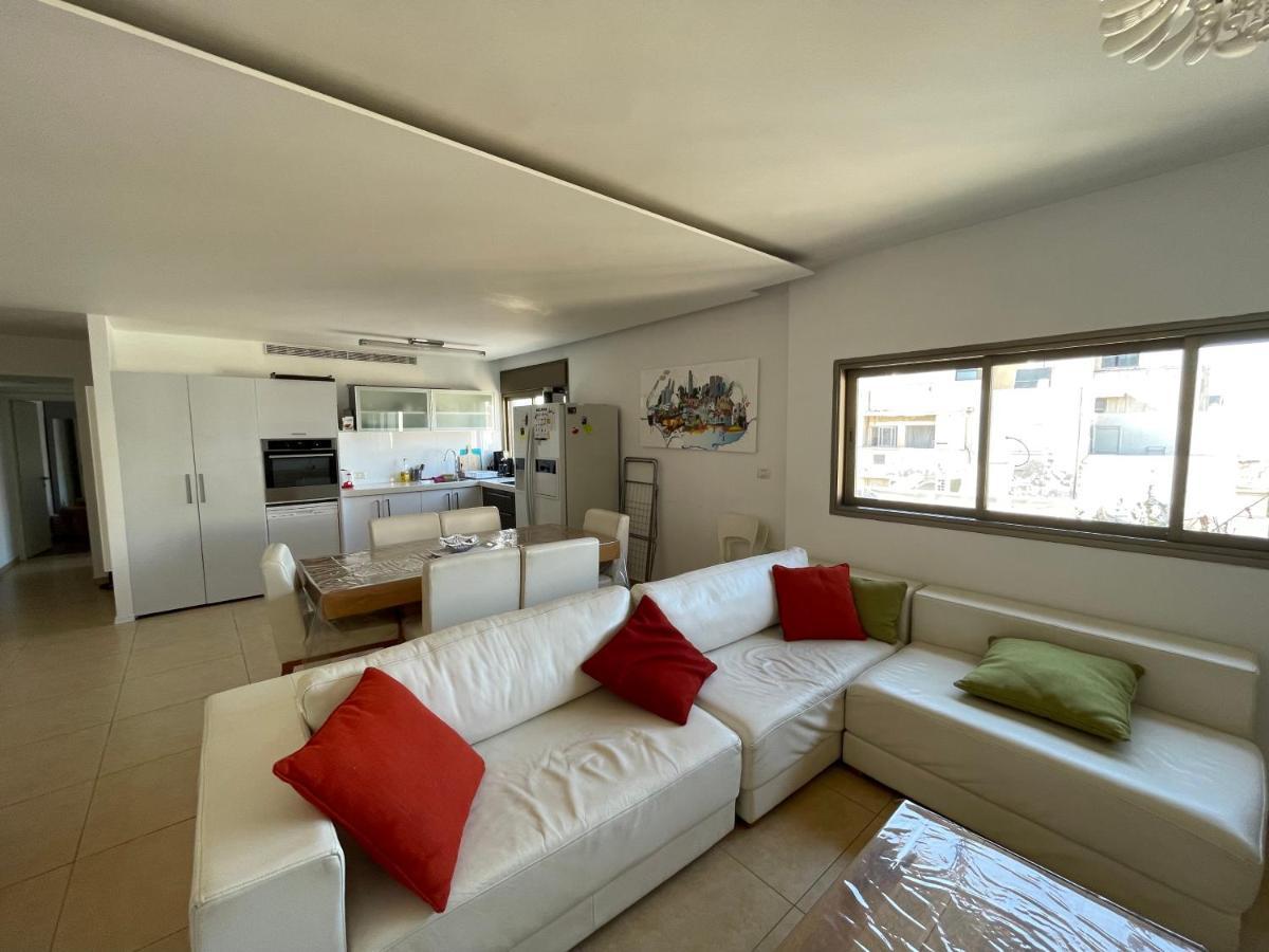 Beautiful 2-Bedroom Condo In The Heart Of Tel Aviv Bagian luar foto