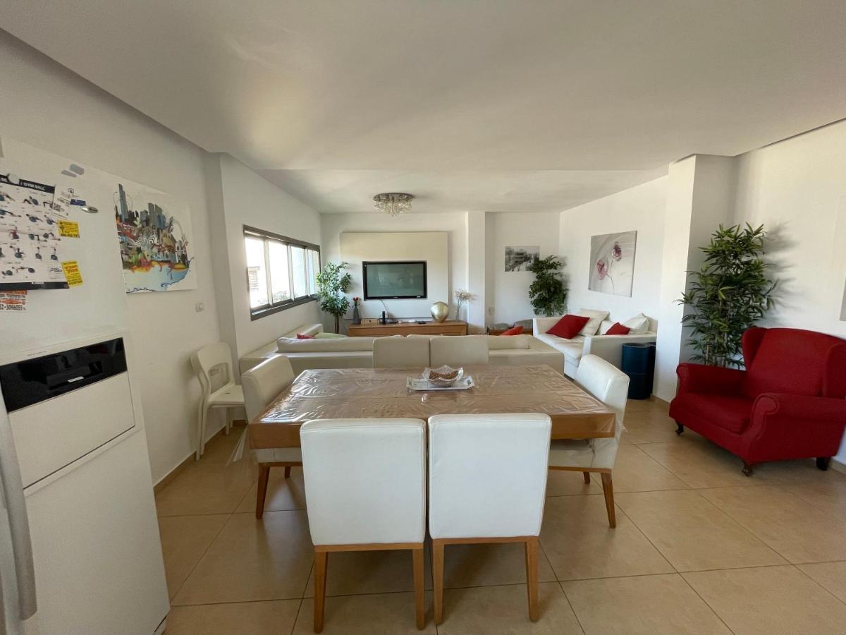 Beautiful 2-Bedroom Condo In The Heart Of Tel Aviv Bagian luar foto