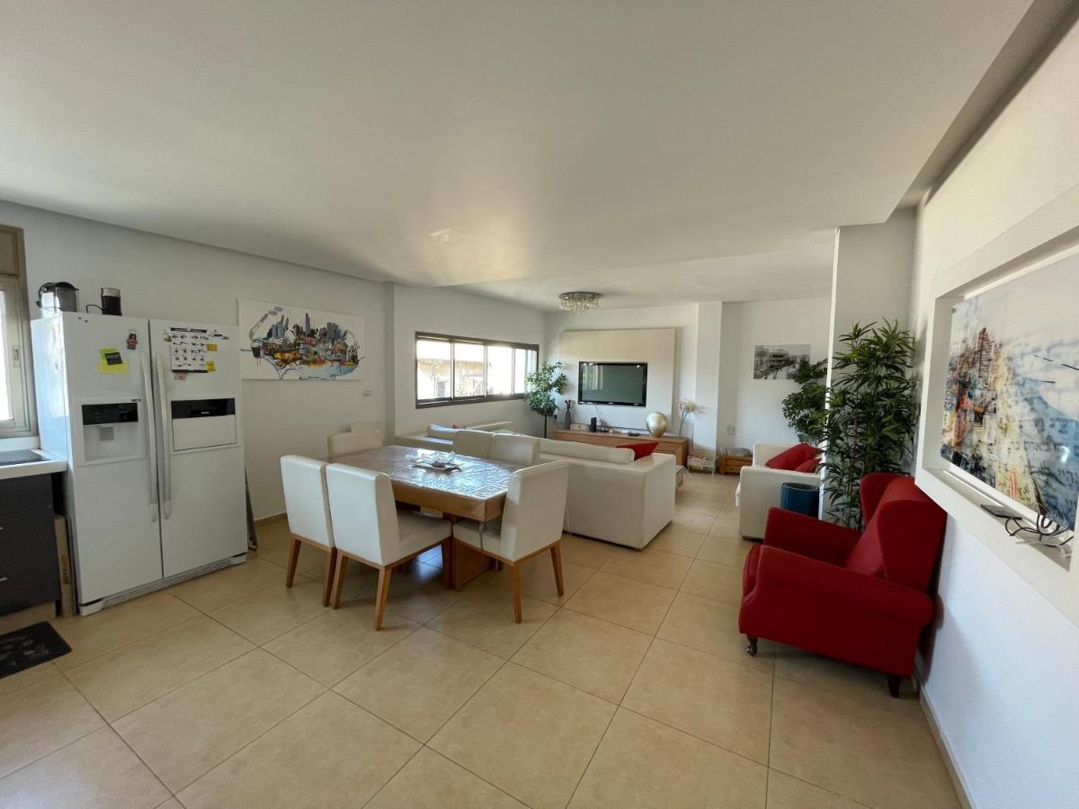 Beautiful 2-Bedroom Condo In The Heart Of Tel Aviv Bagian luar foto