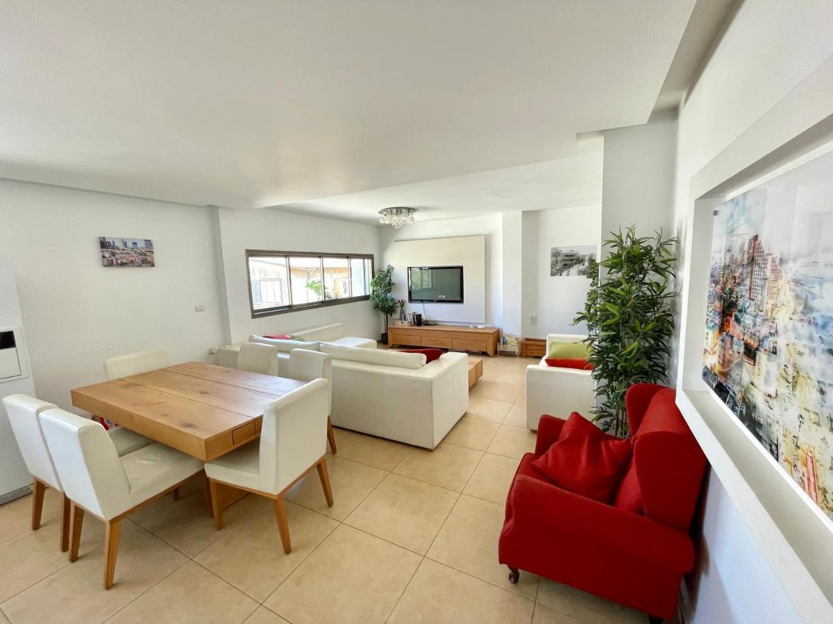Beautiful 2-Bedroom Condo In The Heart Of Tel Aviv Bagian luar foto