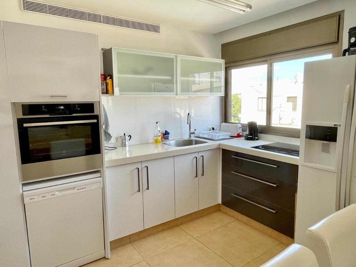Beautiful 2-Bedroom Condo In The Heart Of Tel Aviv Bagian luar foto