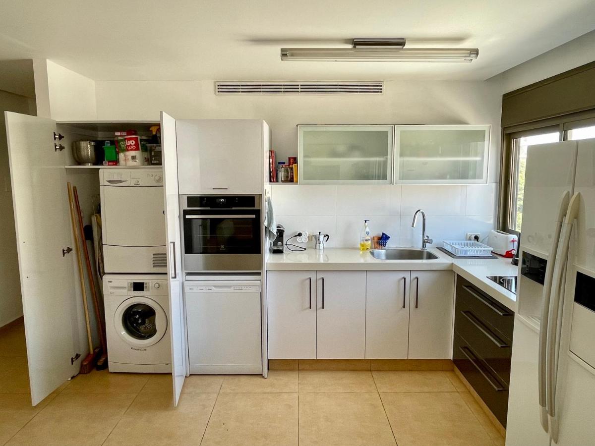 Beautiful 2-Bedroom Condo In The Heart Of Tel Aviv Bagian luar foto