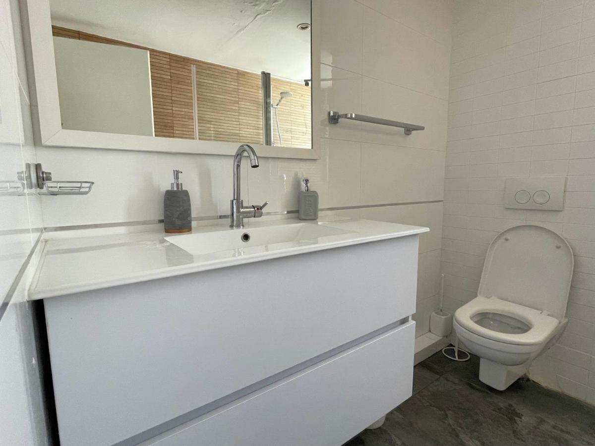 Beautiful 2-Bedroom Condo In The Heart Of Tel Aviv Bagian luar foto
