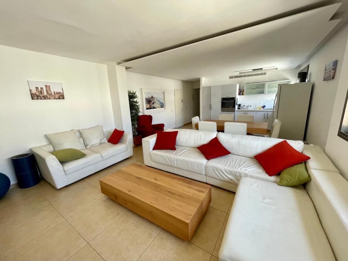 Beautiful 2-Bedroom Condo In The Heart Of Tel Aviv Bagian luar foto