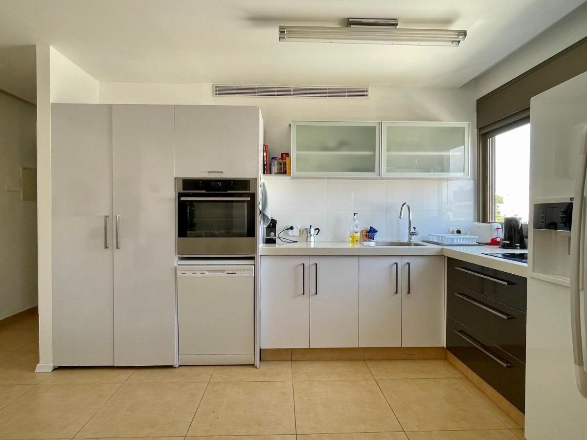 Beautiful 2-Bedroom Condo In The Heart Of Tel Aviv Bagian luar foto