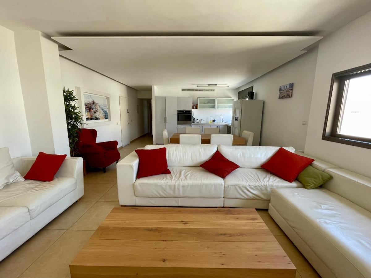 Beautiful 2-Bedroom Condo In The Heart Of Tel Aviv Bagian luar foto