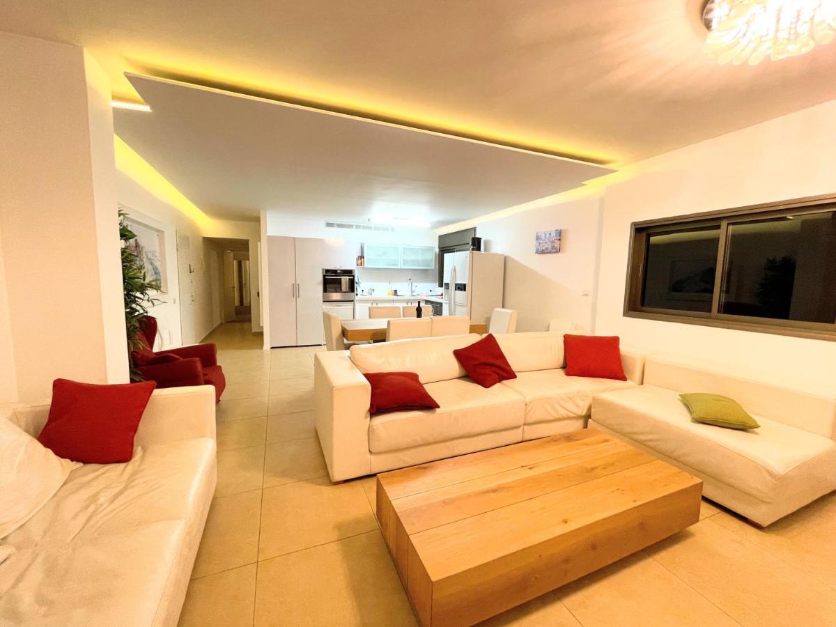 Beautiful 2-Bedroom Condo In The Heart Of Tel Aviv Bagian luar foto